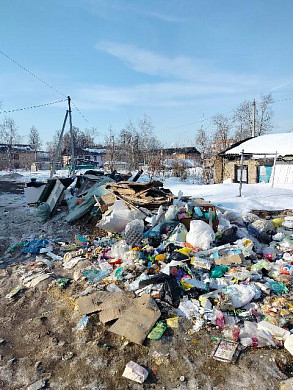 В Минееве не убирается контейнерная площадка